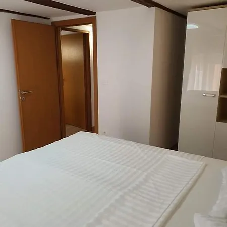Apartamento Aldi 4 *